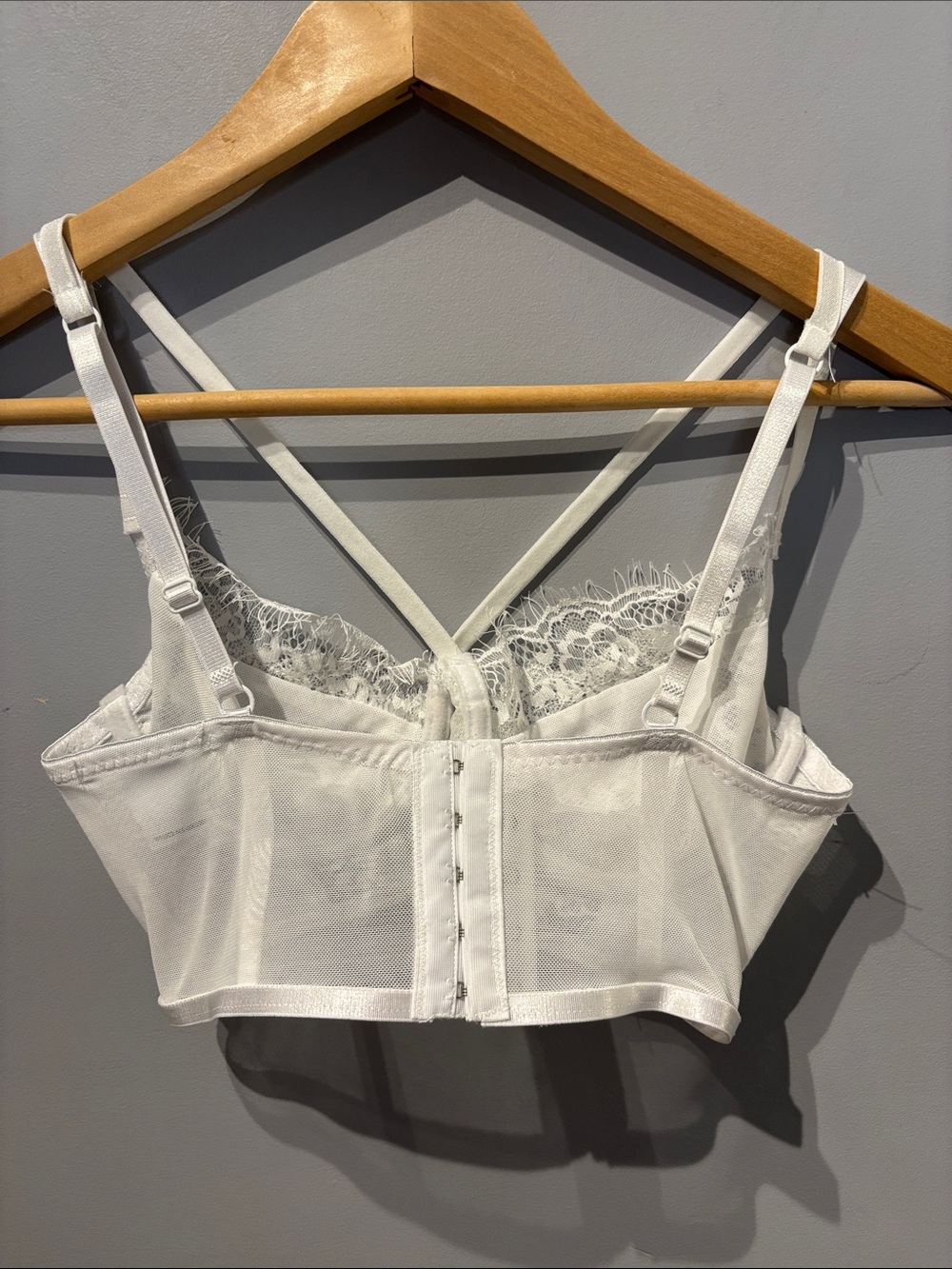 ⭐️ 5 for 20$! ⭐️ Revamped White Lace Bra - Picture 4 of 7
